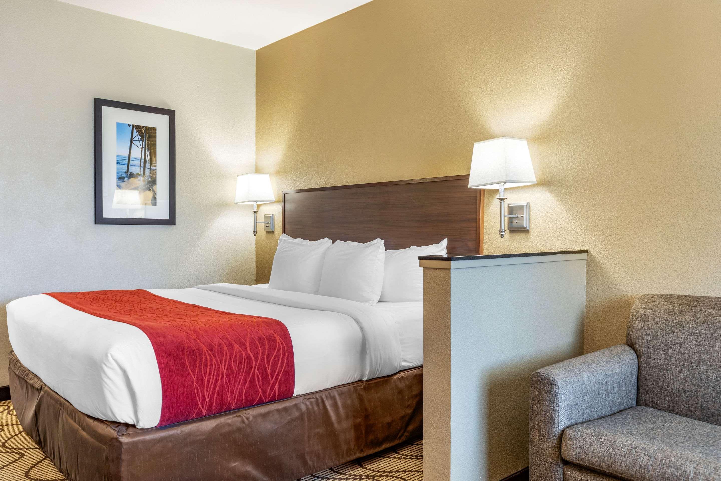 Comfort Inn & Suites Orange County John Wayne Airport Санта Ана Екстериор снимка