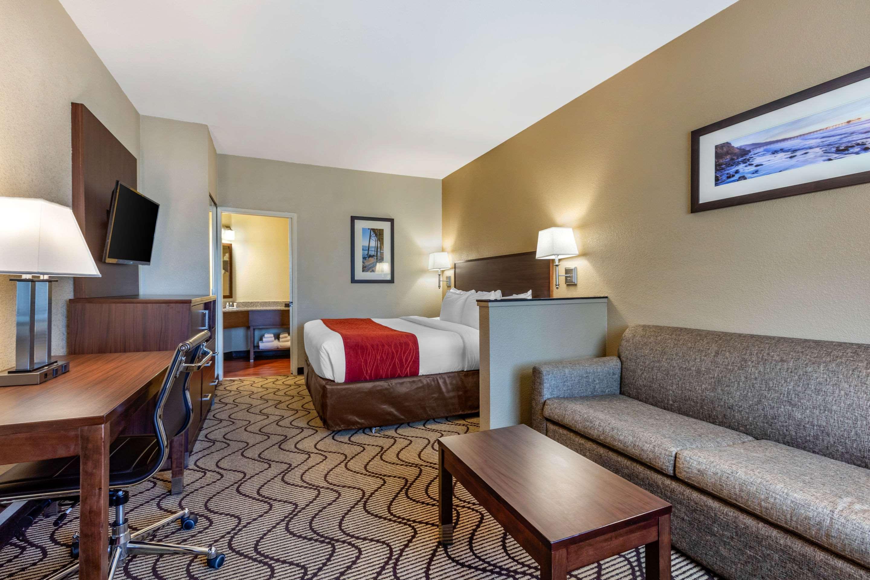 Comfort Inn & Suites Orange County John Wayne Airport Санта Ана Екстериор снимка
