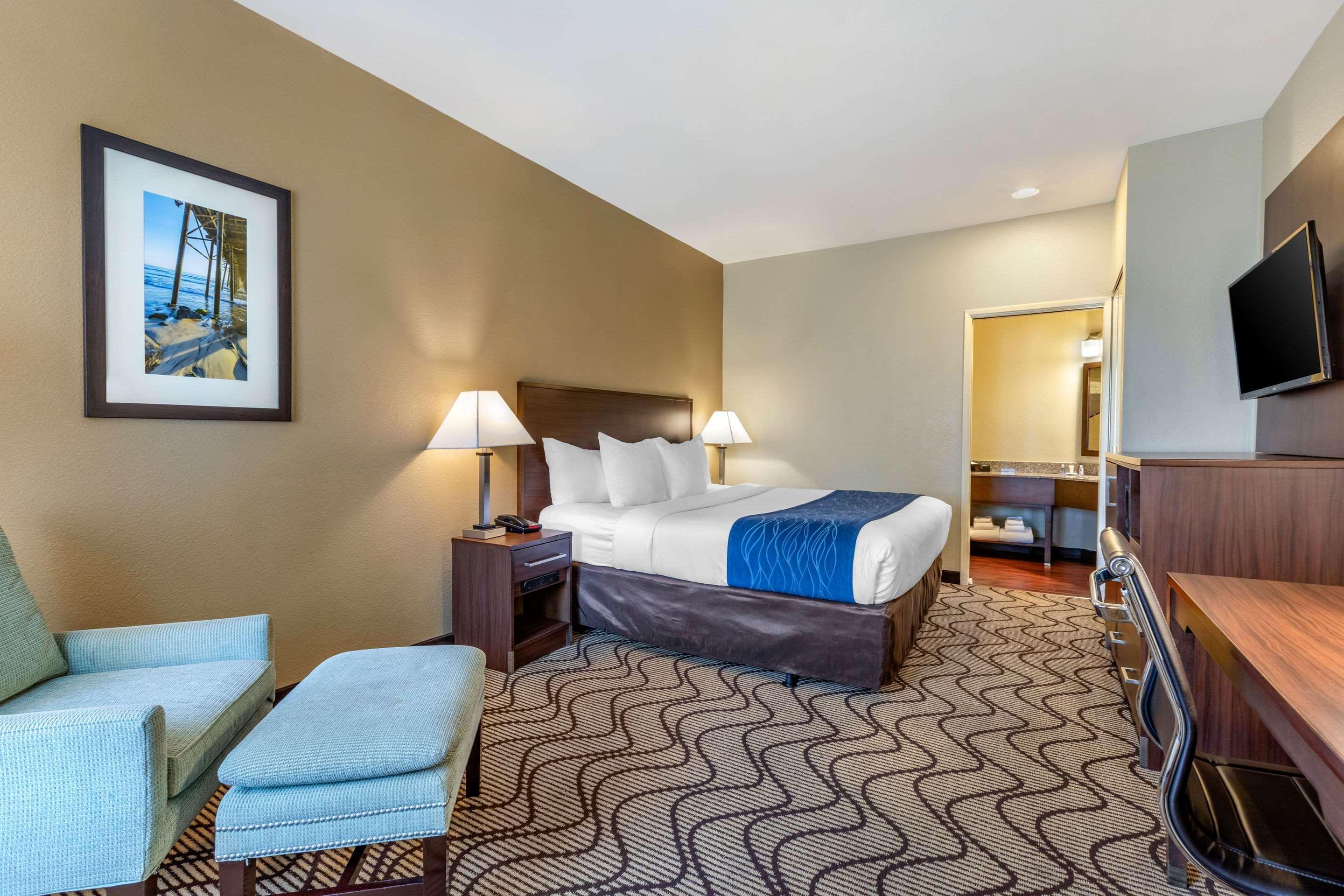 Comfort Inn & Suites Orange County John Wayne Airport Санта Ана Екстериор снимка
