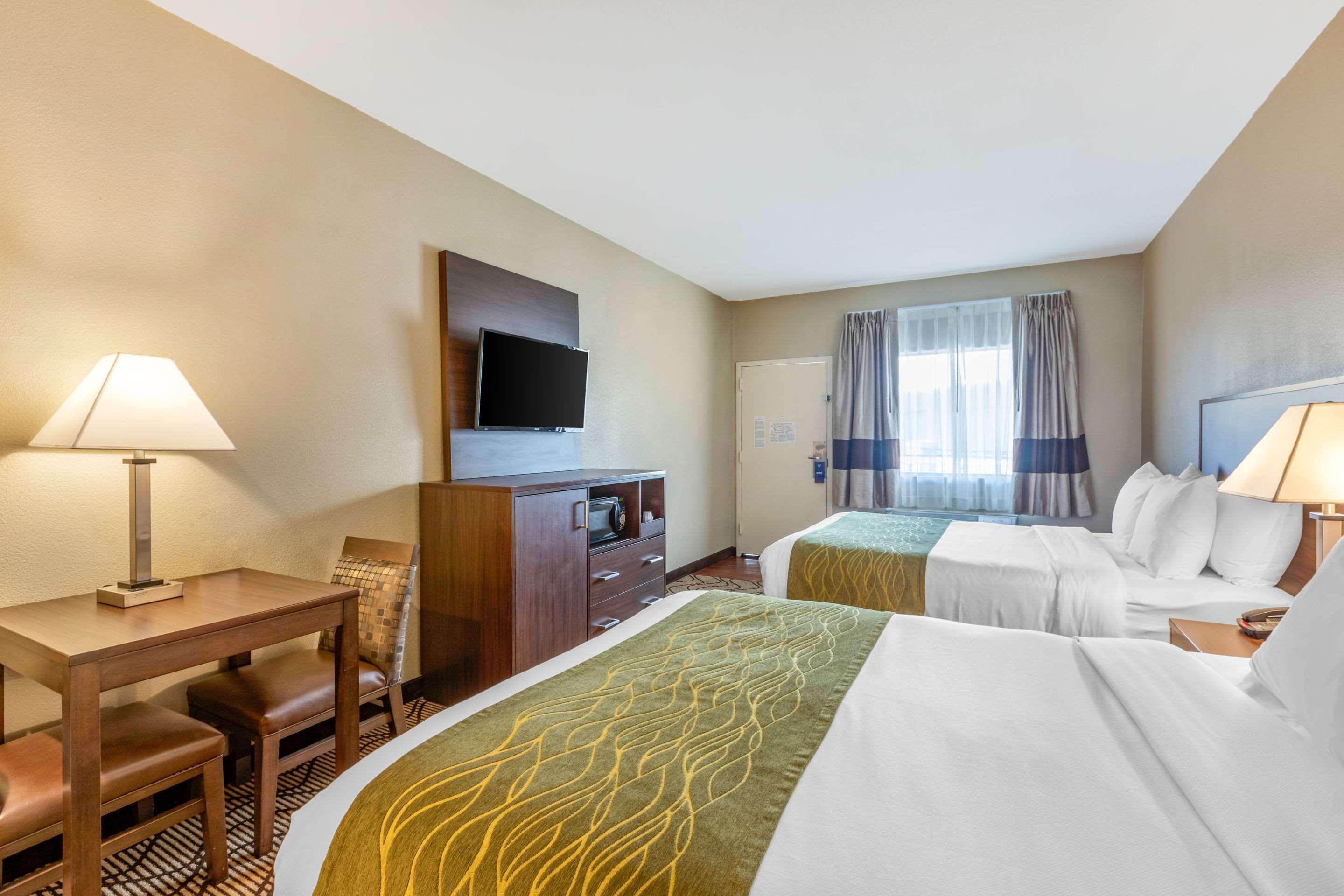 Comfort Inn & Suites Orange County John Wayne Airport Санта Ана Екстериор снимка