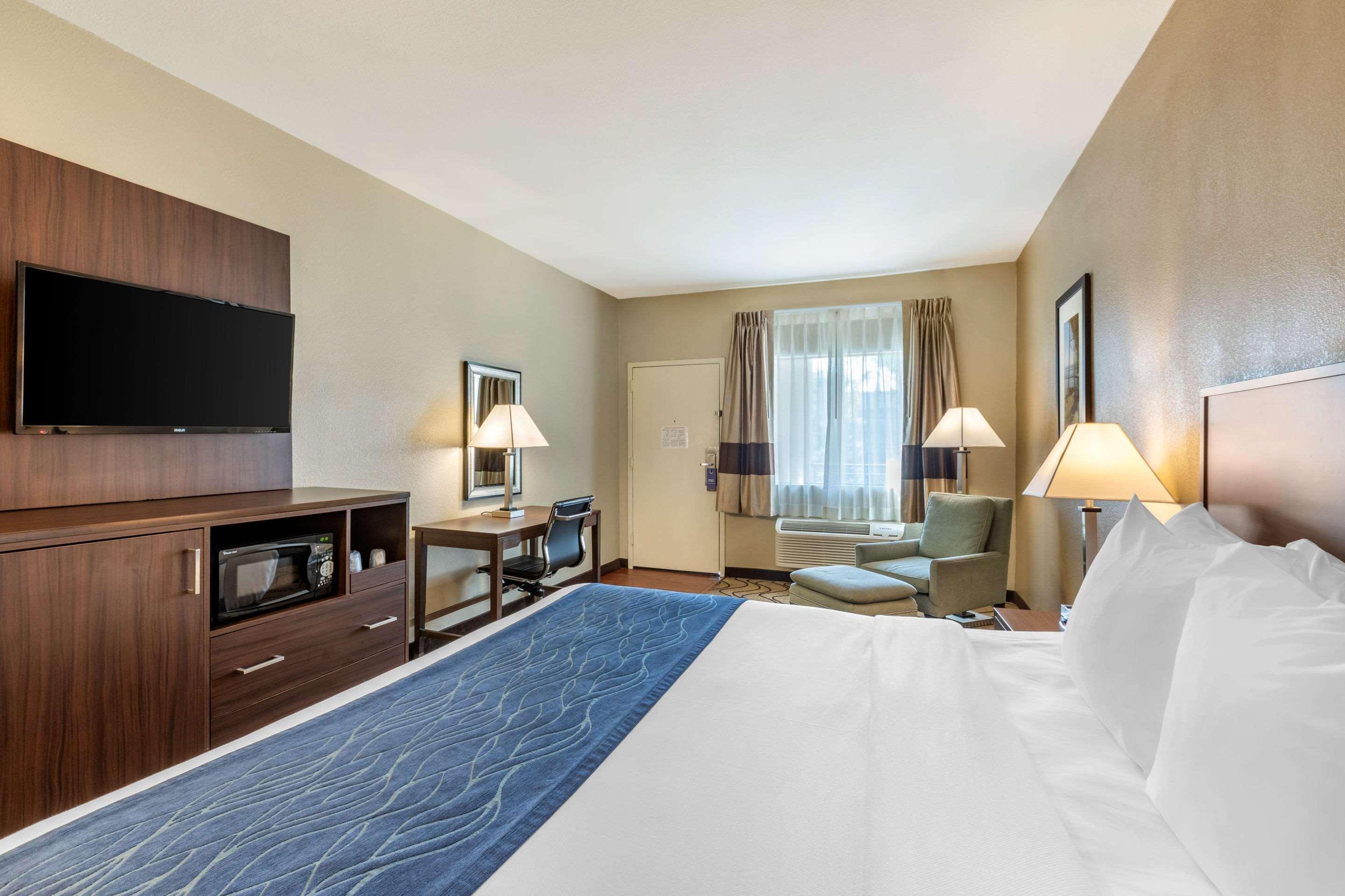 Comfort Inn & Suites Orange County John Wayne Airport Санта Ана Екстериор снимка