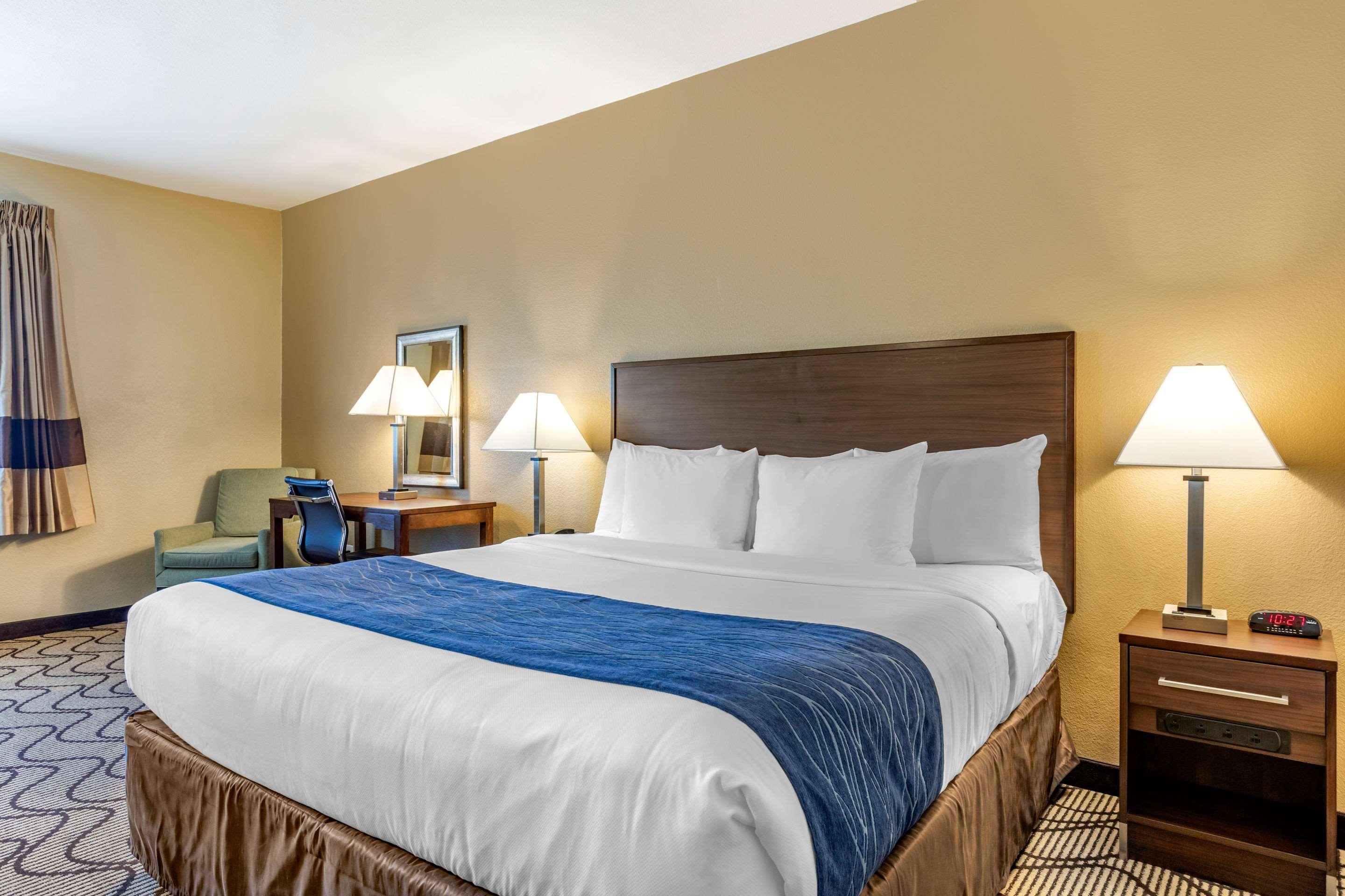Comfort Inn & Suites Orange County John Wayne Airport Санта Ана Екстериор снимка