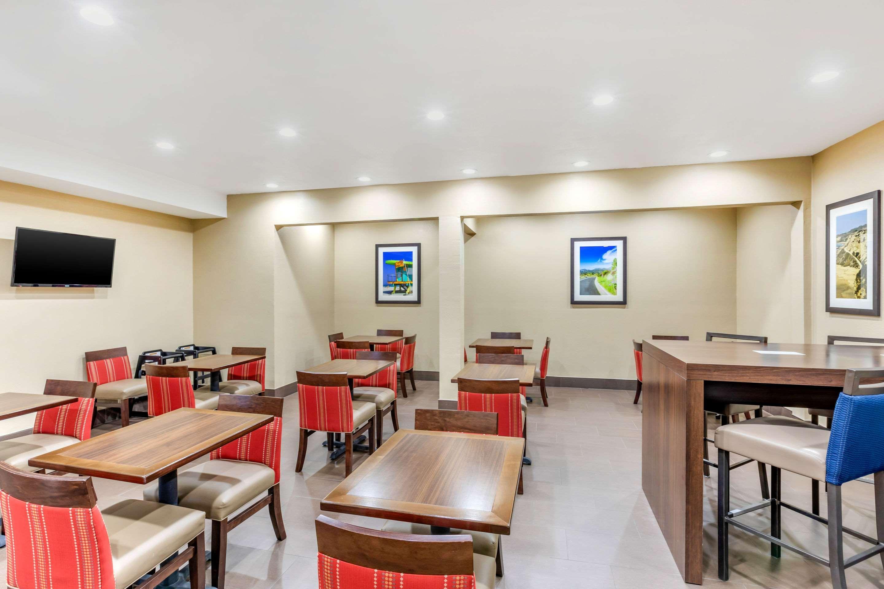 Comfort Inn & Suites Orange County John Wayne Airport Санта Ана Екстериор снимка