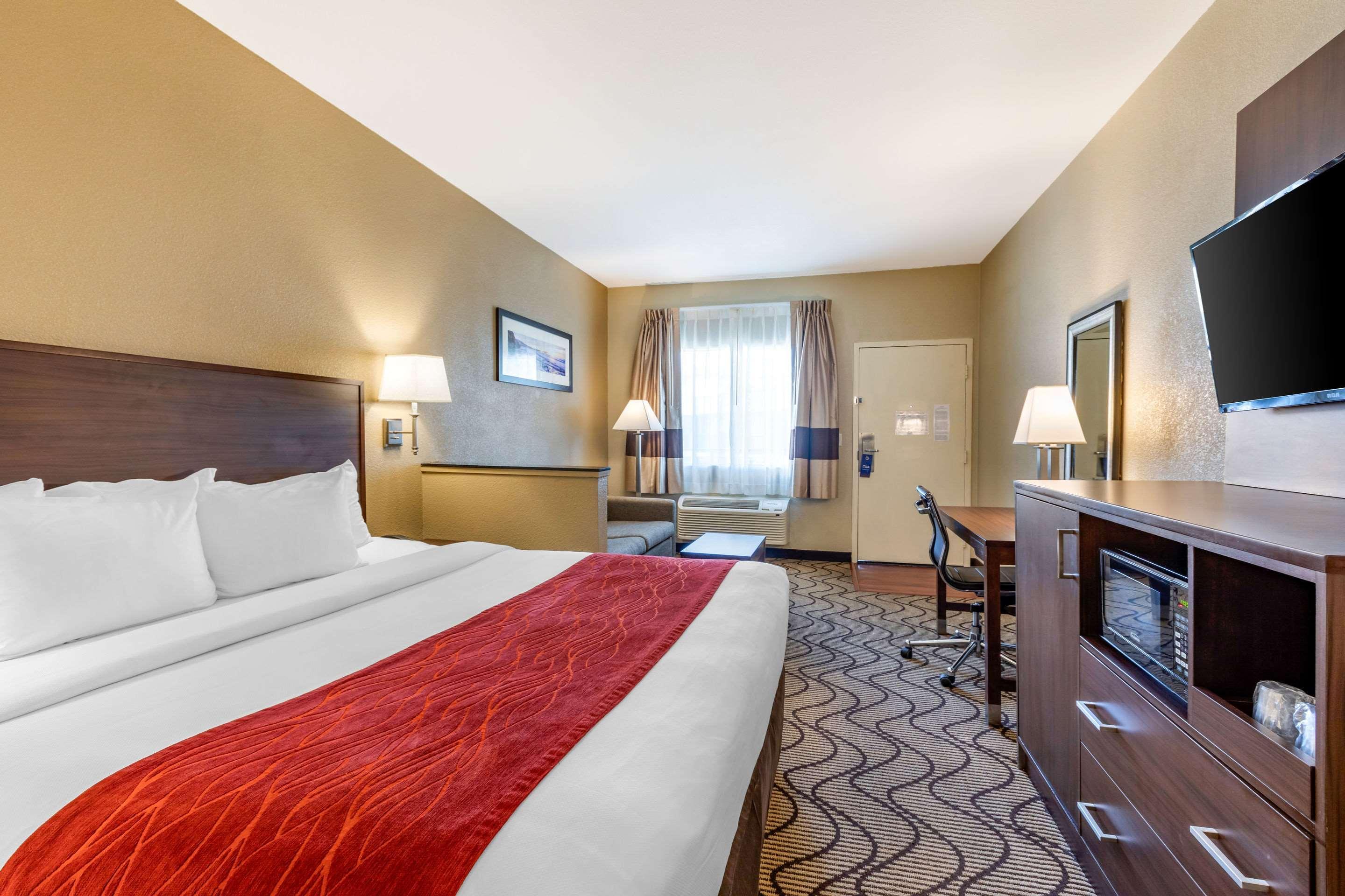 Comfort Inn & Suites Orange County John Wayne Airport Санта Ана Екстериор снимка