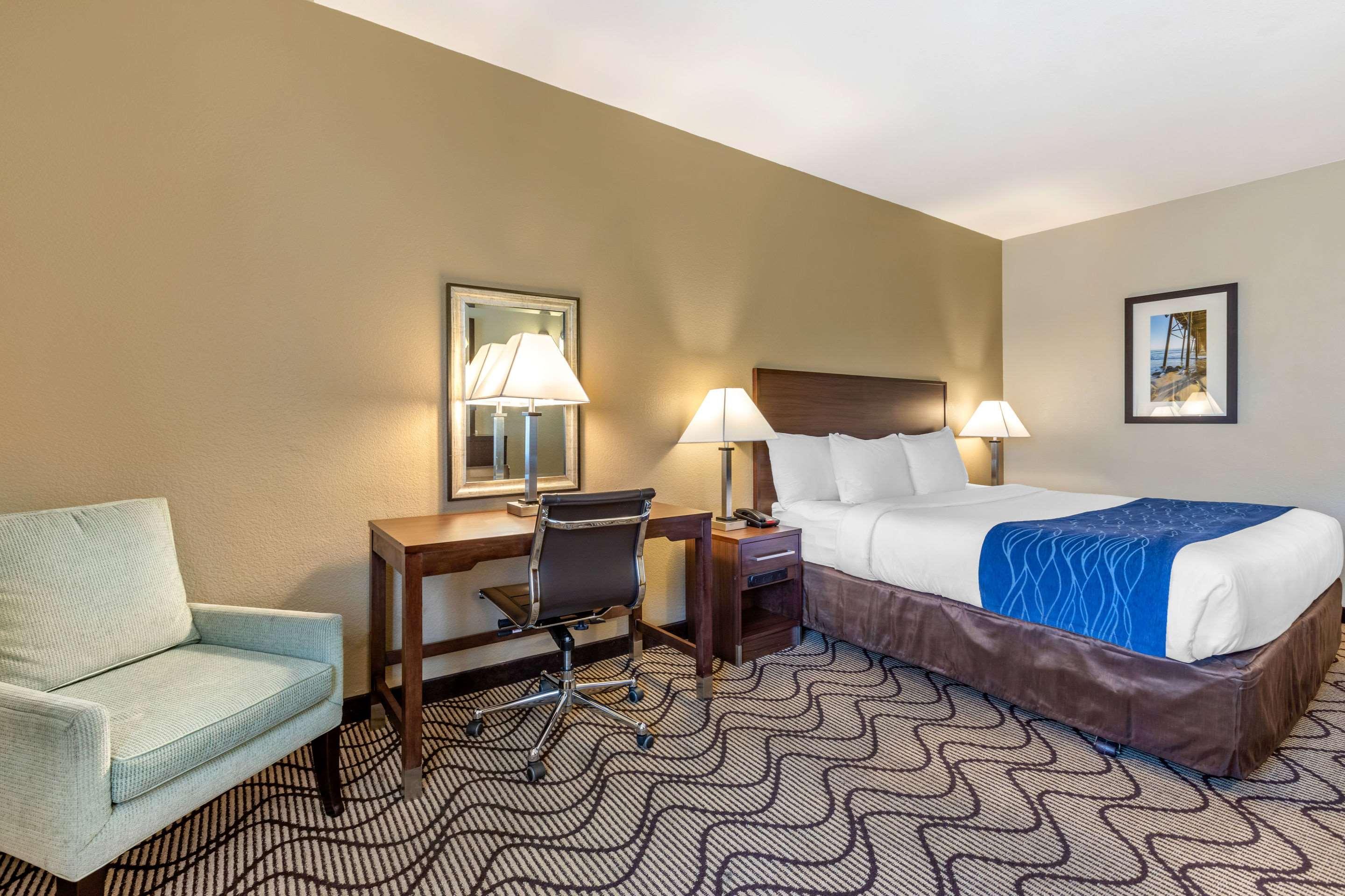 Comfort Inn & Suites Orange County John Wayne Airport Санта Ана Екстериор снимка