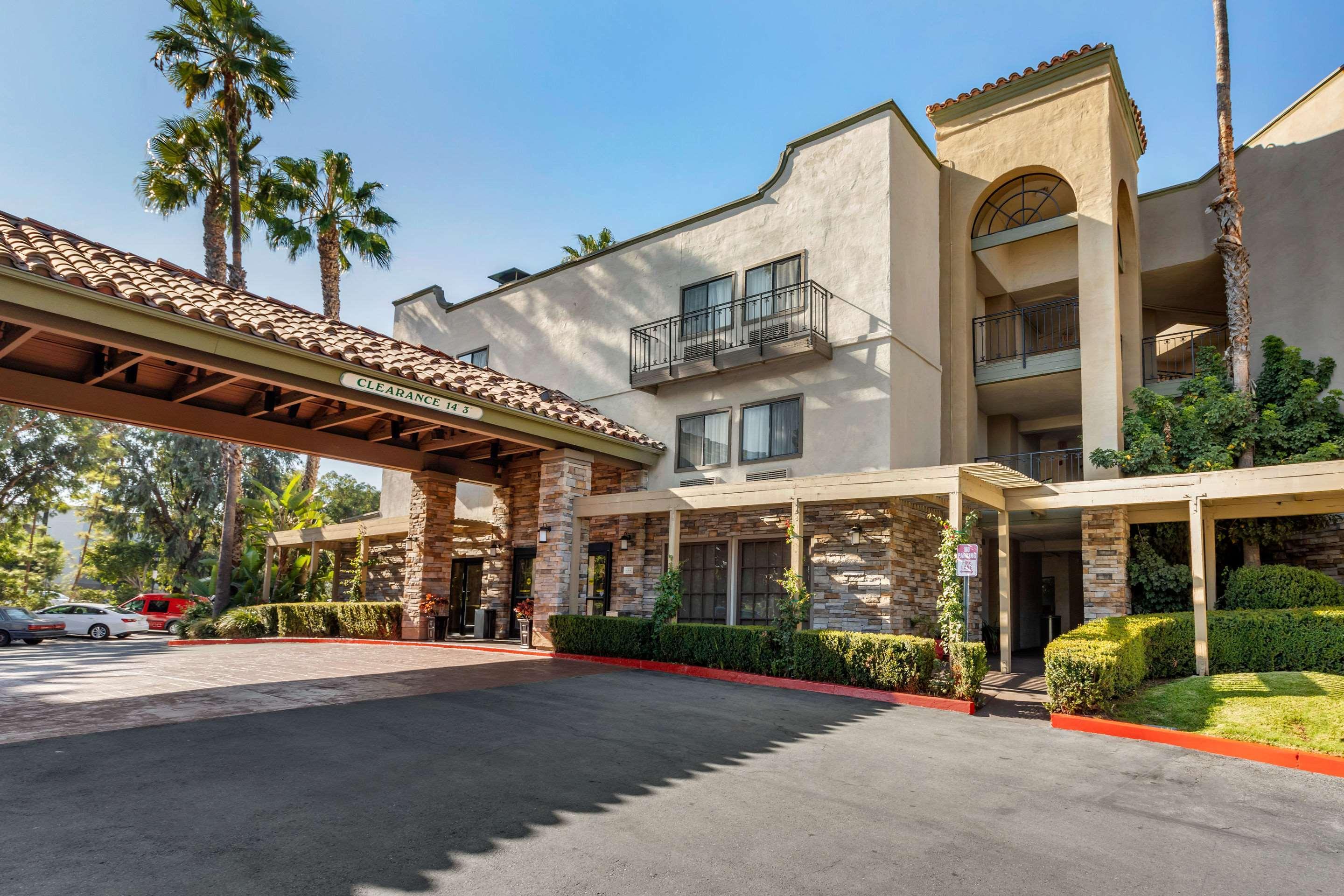 Comfort Inn & Suites Orange County John Wayne Airport Санта Ана Екстериор снимка