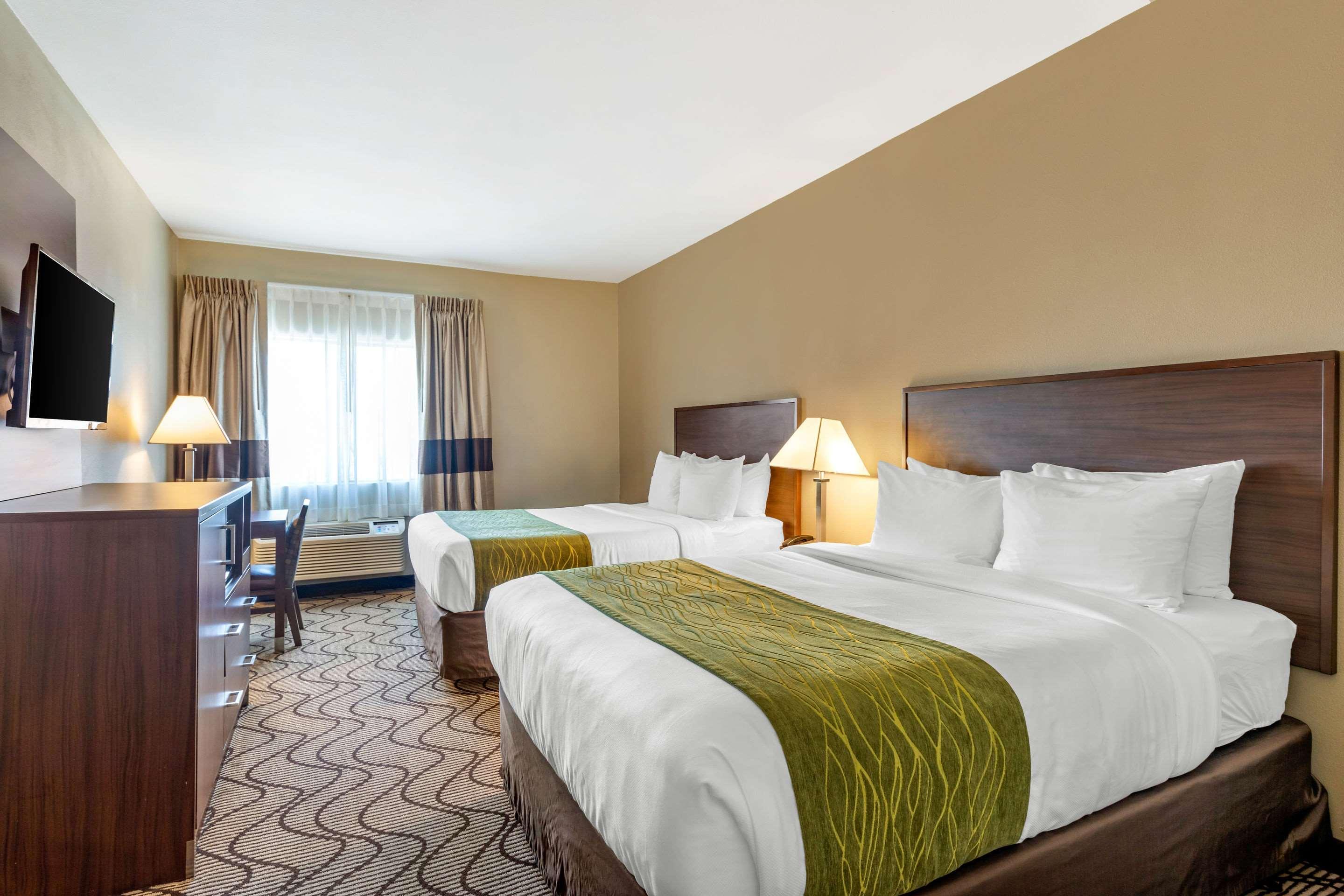 Comfort Inn & Suites Orange County John Wayne Airport Санта Ана Екстериор снимка