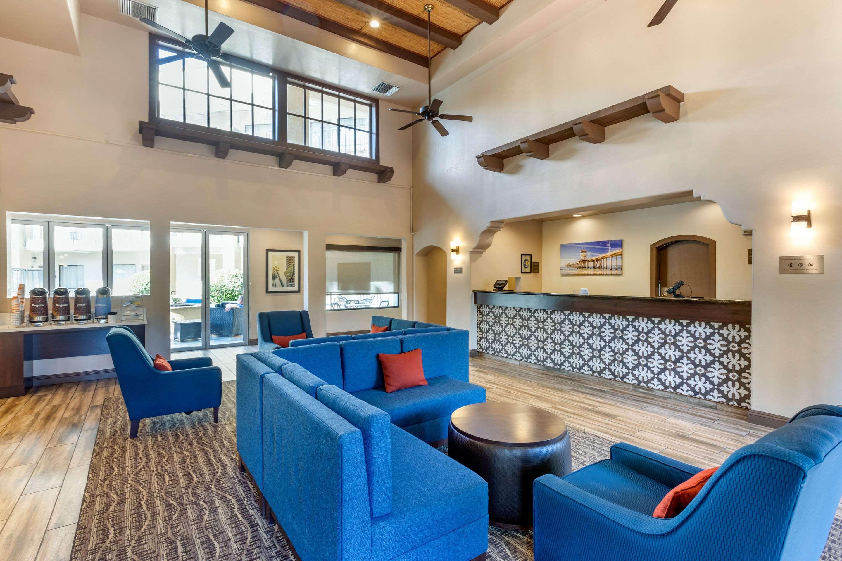 Comfort Inn & Suites Orange County John Wayne Airport Санта Ана Екстериор снимка