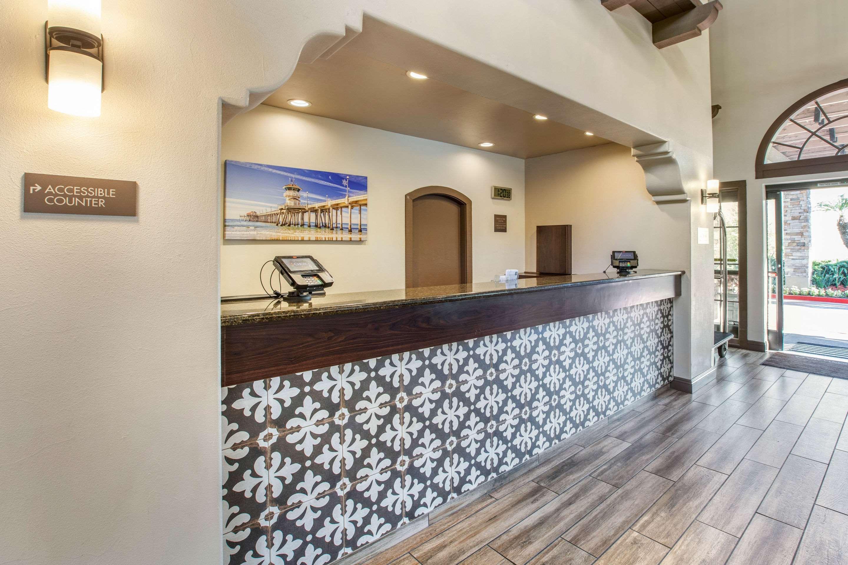 Comfort Inn & Suites Orange County John Wayne Airport Санта Ана Екстериор снимка