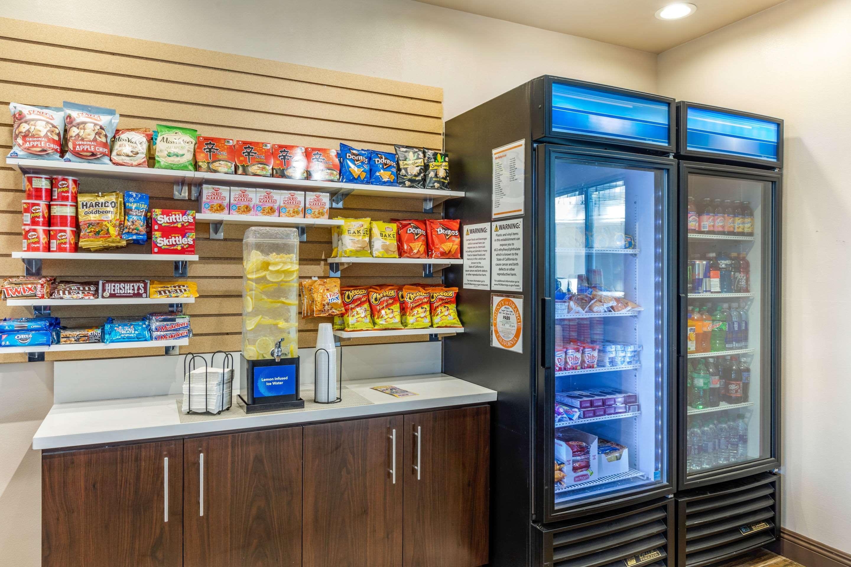 Comfort Inn & Suites Orange County John Wayne Airport Санта Ана Екстериор снимка