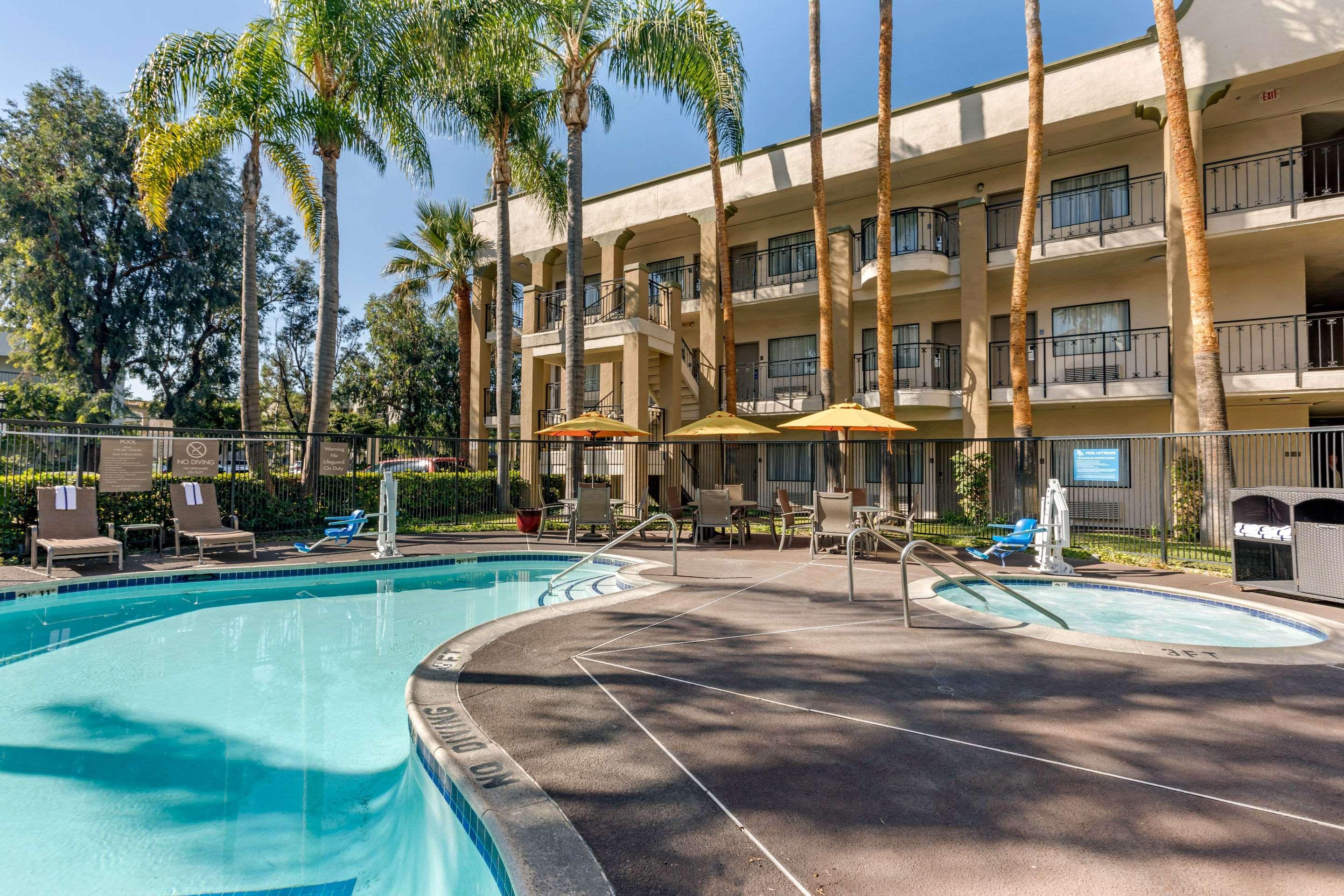 Comfort Inn & Suites Orange County John Wayne Airport Санта Ана Екстериор снимка
