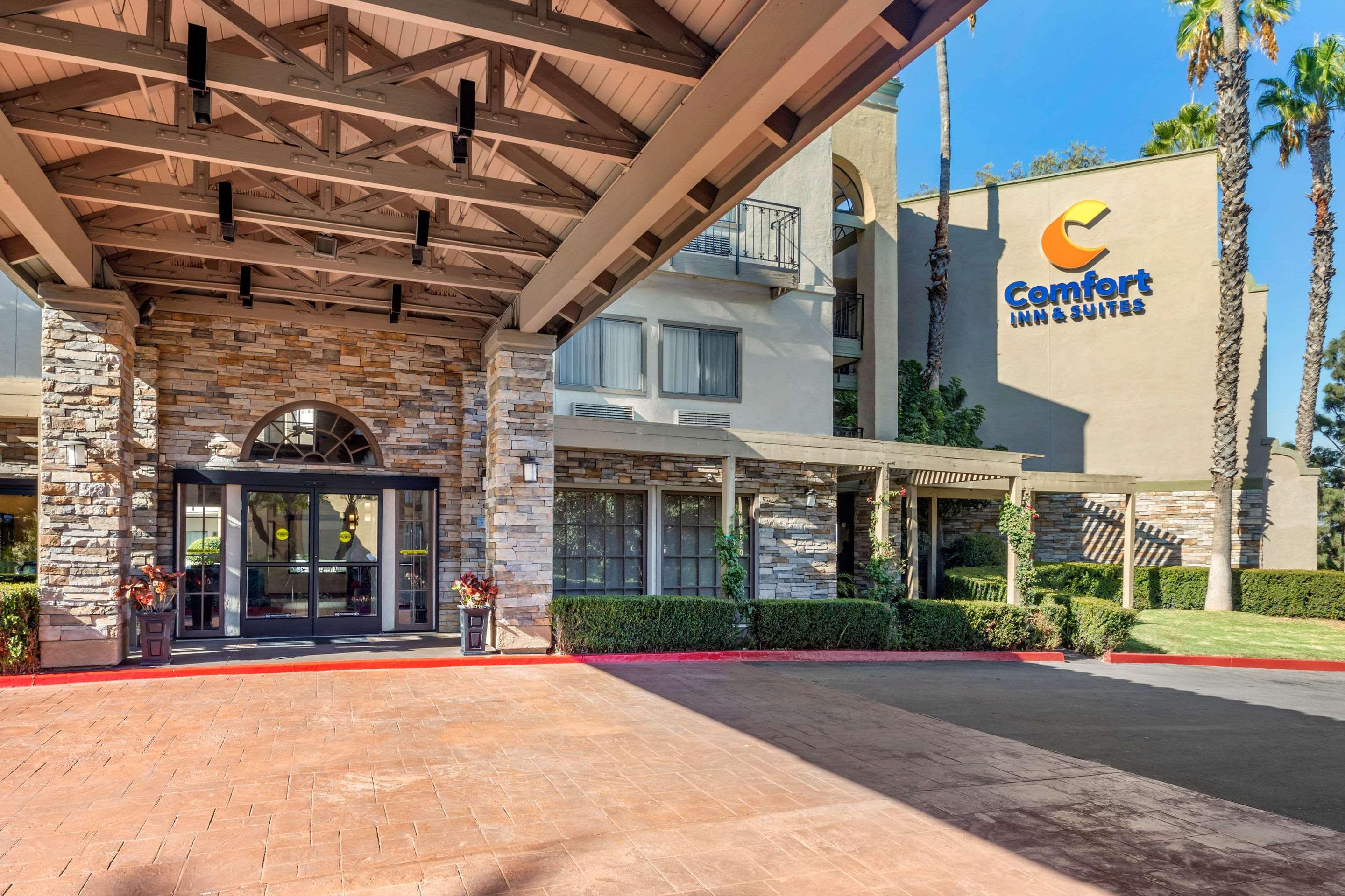 Comfort Inn & Suites Orange County John Wayne Airport Санта Ана Екстериор снимка