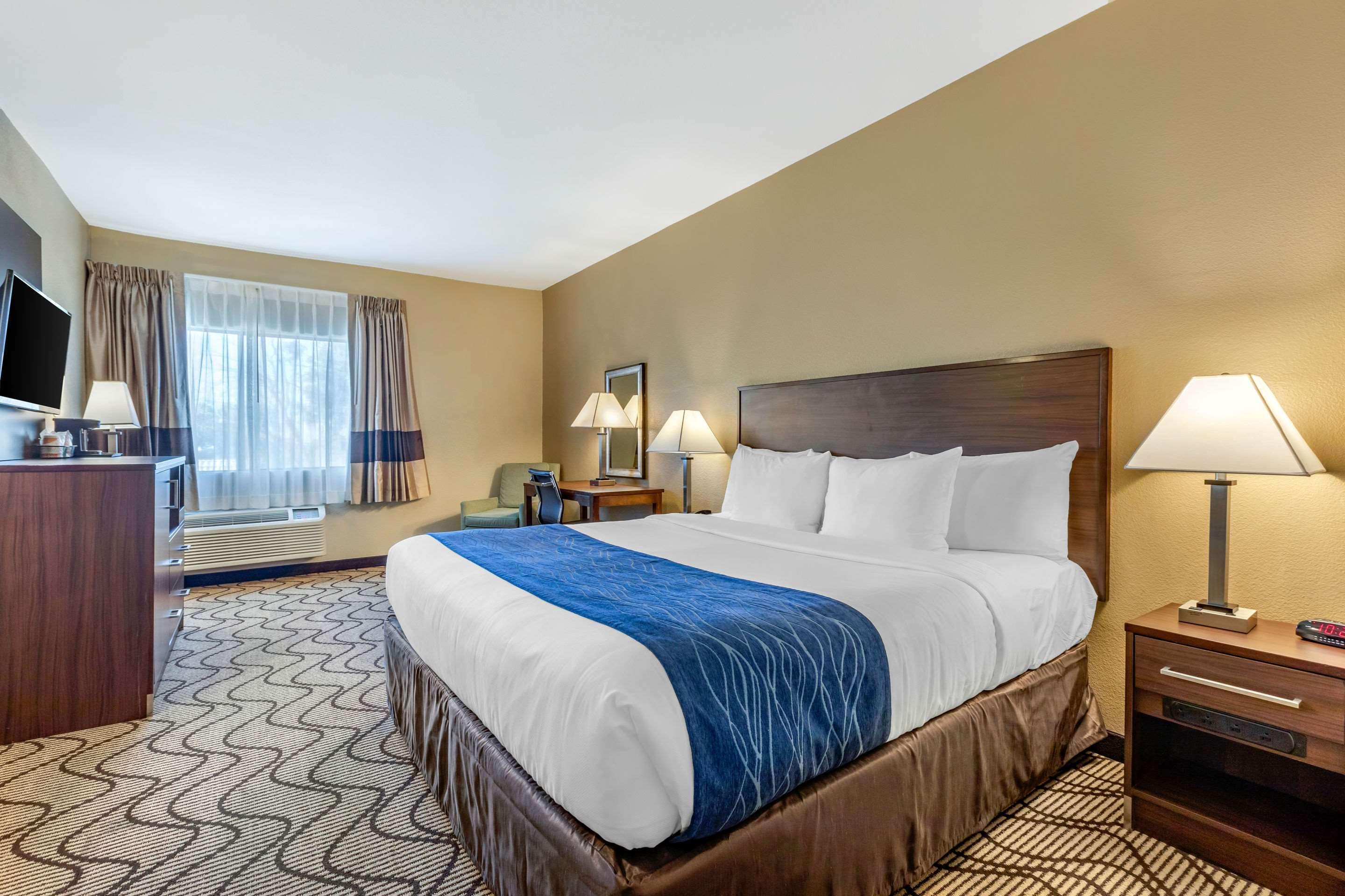 Comfort Inn & Suites Orange County John Wayne Airport Санта Ана Екстериор снимка