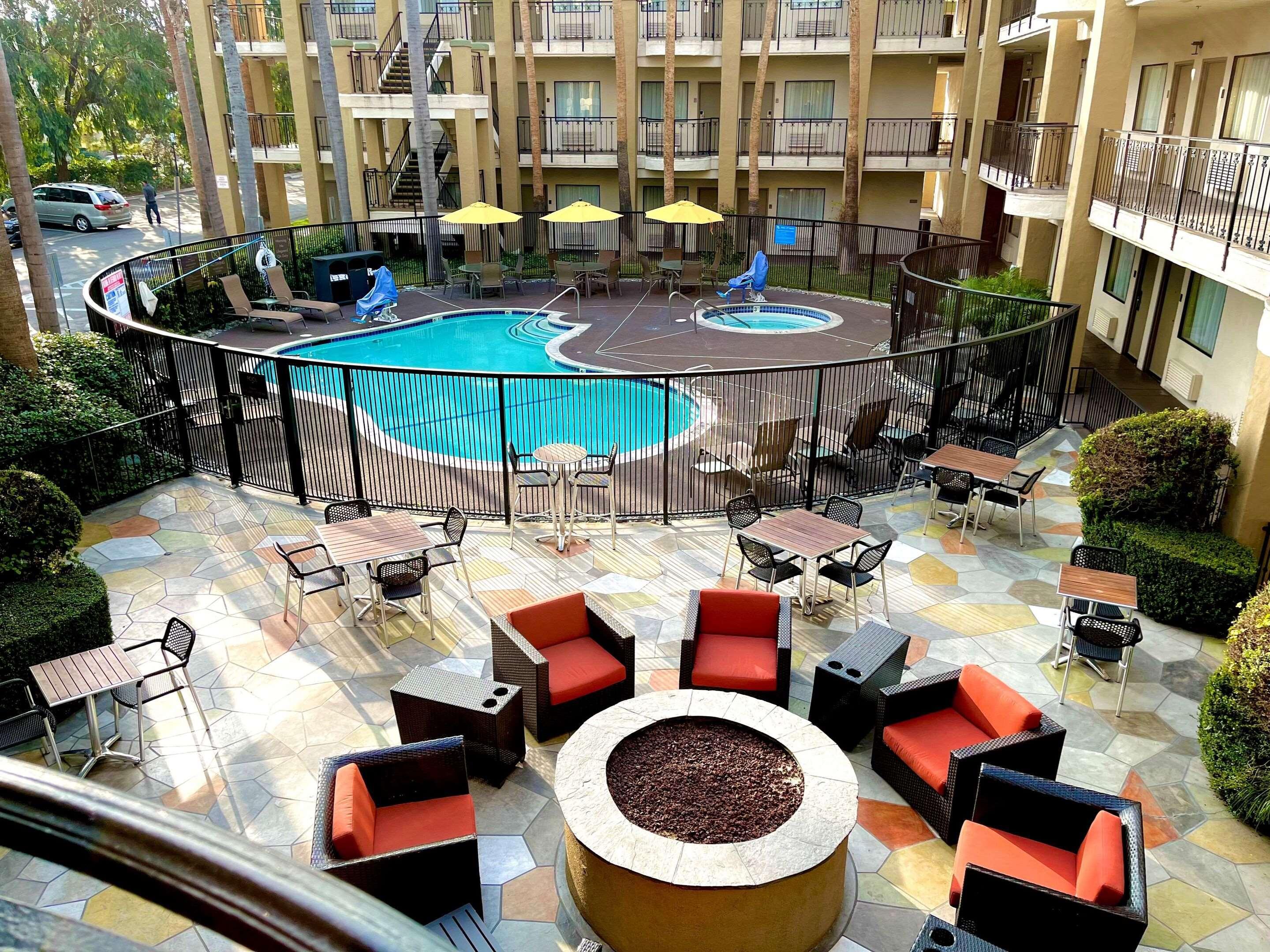 Comfort Inn & Suites Orange County John Wayne Airport Санта Ана Екстериор снимка