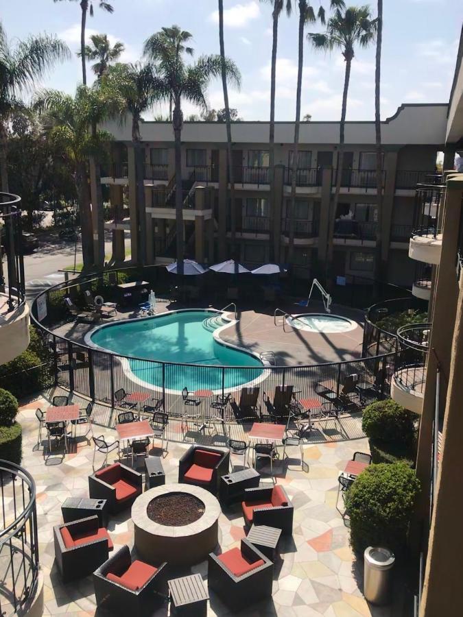 Comfort Inn & Suites Orange County John Wayne Airport Санта Ана Екстериор снимка