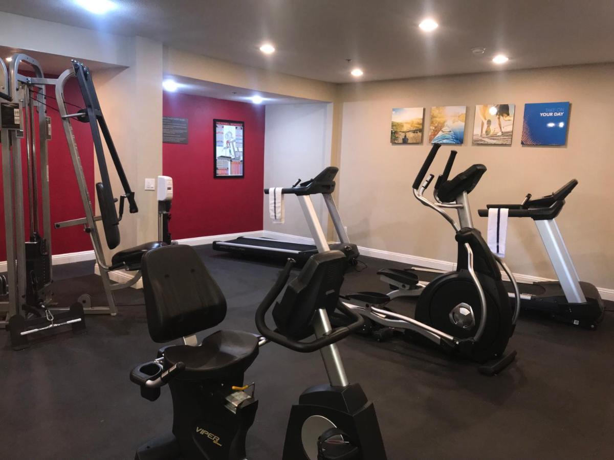 Comfort Inn & Suites Orange County John Wayne Airport Санта Ана Екстериор снимка