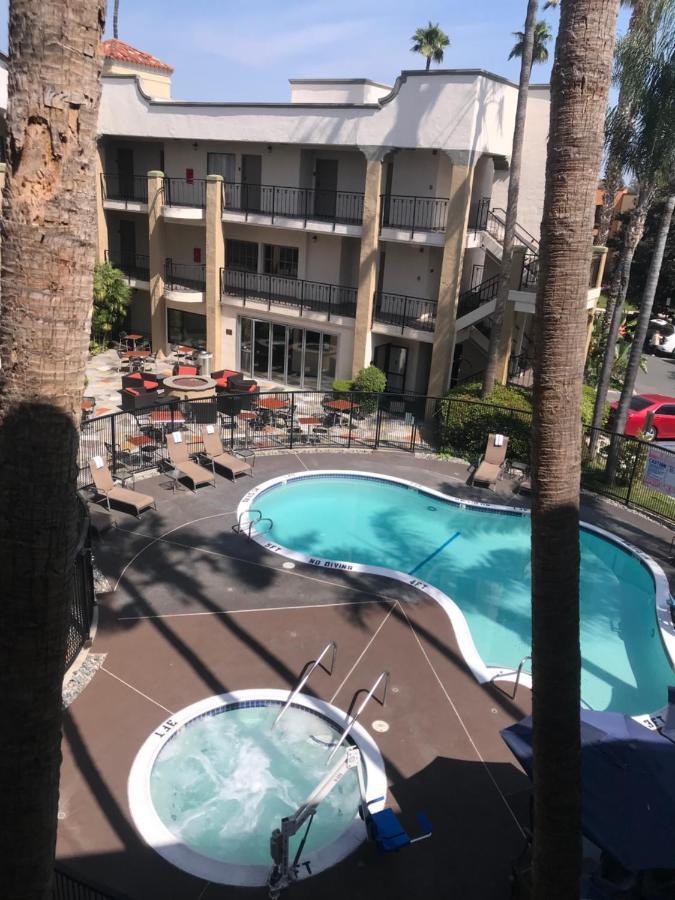 Comfort Inn & Suites Orange County John Wayne Airport Санта Ана Екстериор снимка
