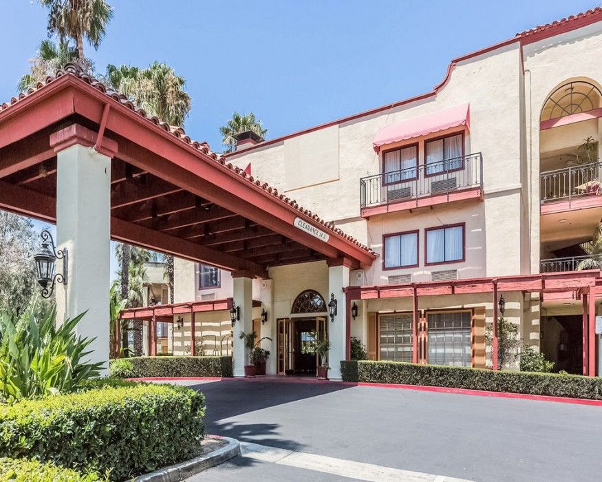 Comfort Inn & Suites Orange County John Wayne Airport Санта Ана Екстериор снимка