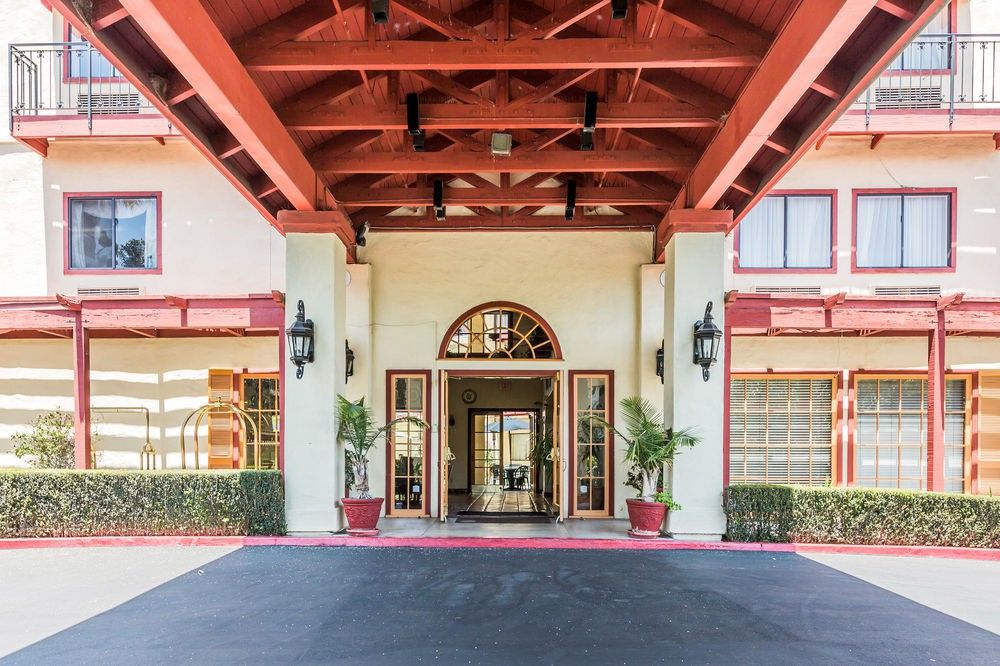 Comfort Inn & Suites Orange County John Wayne Airport Санта Ана Екстериор снимка