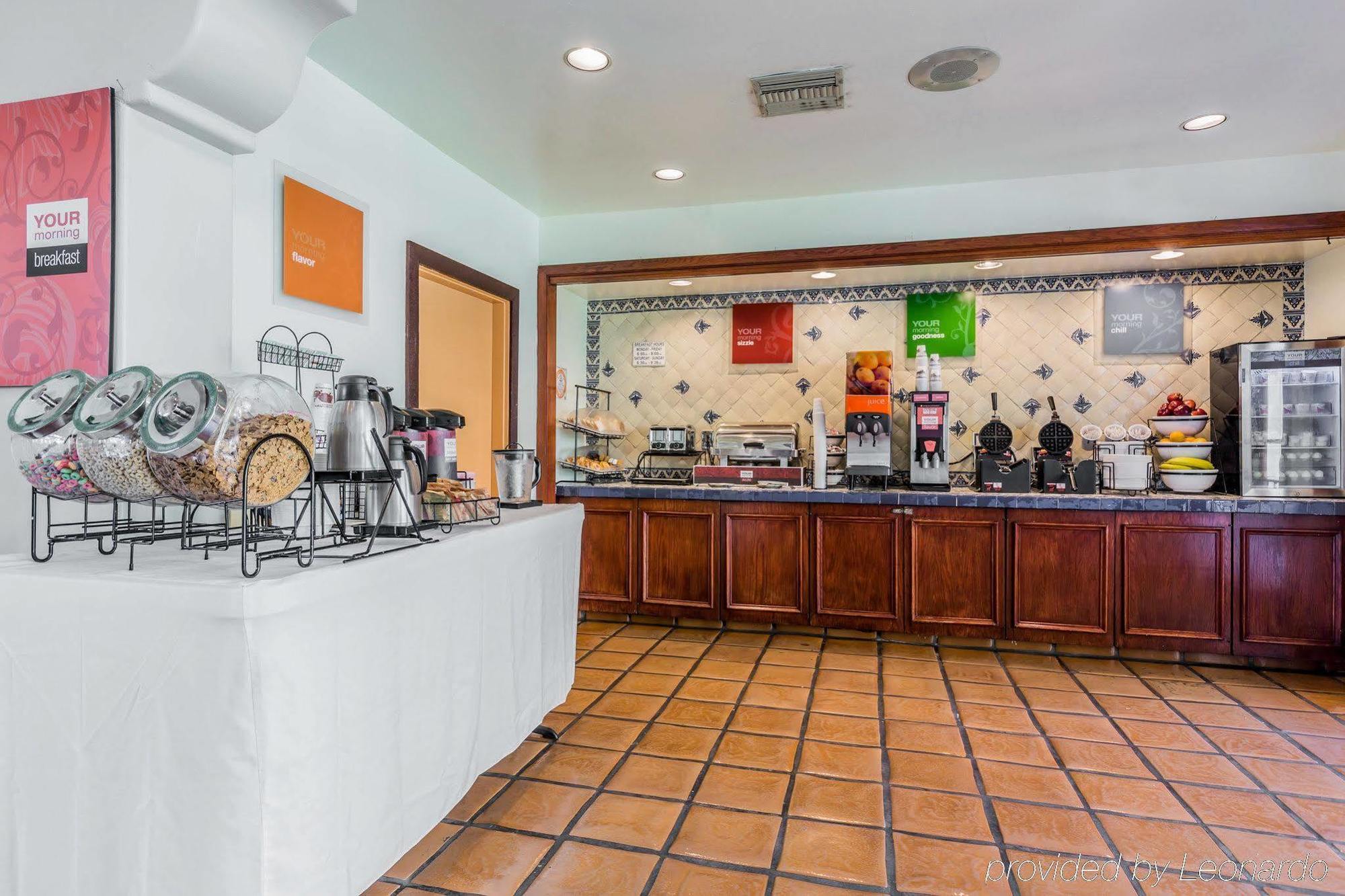 Comfort Inn & Suites Orange County John Wayne Airport Санта Ана Екстериор снимка