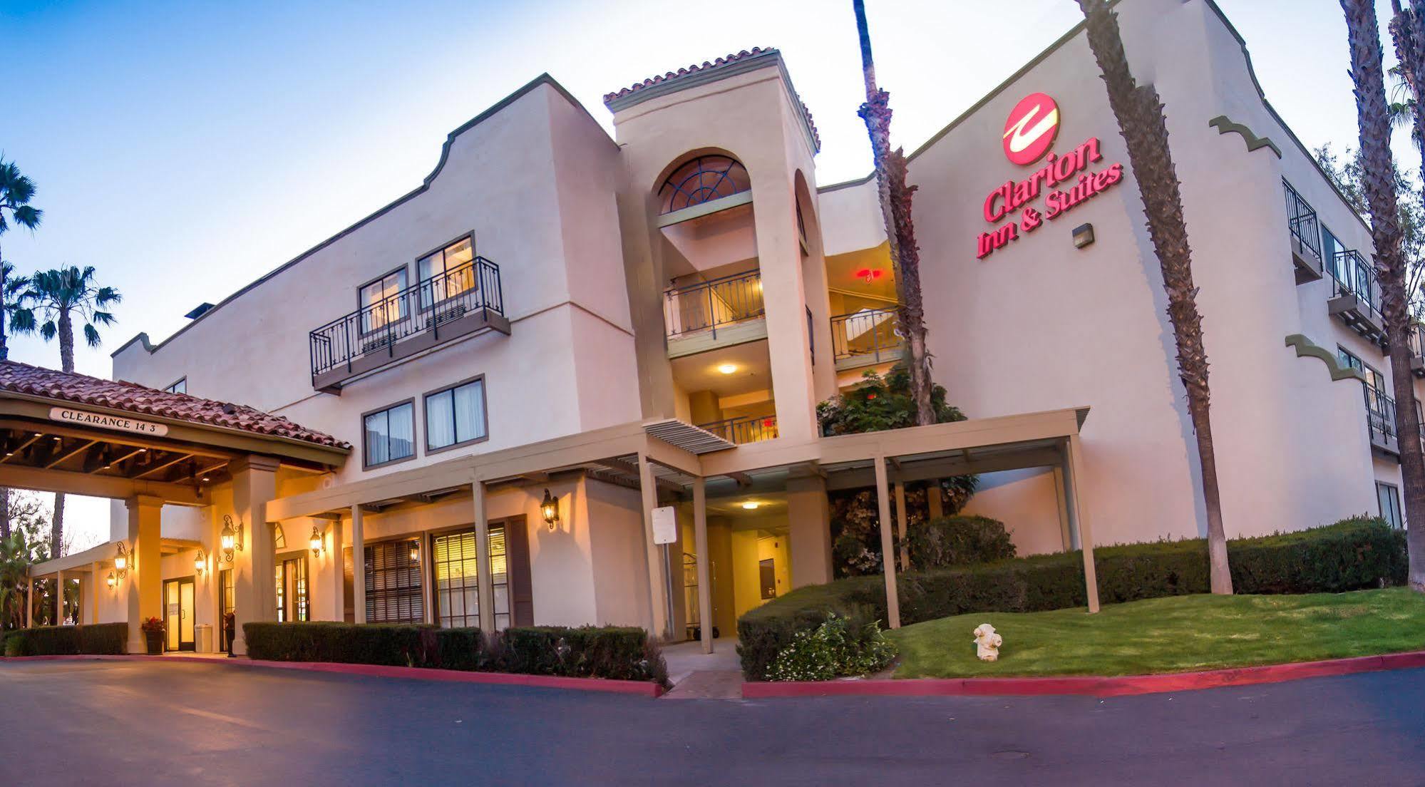 Comfort Inn & Suites Orange County John Wayne Airport Санта Ана Екстериор снимка