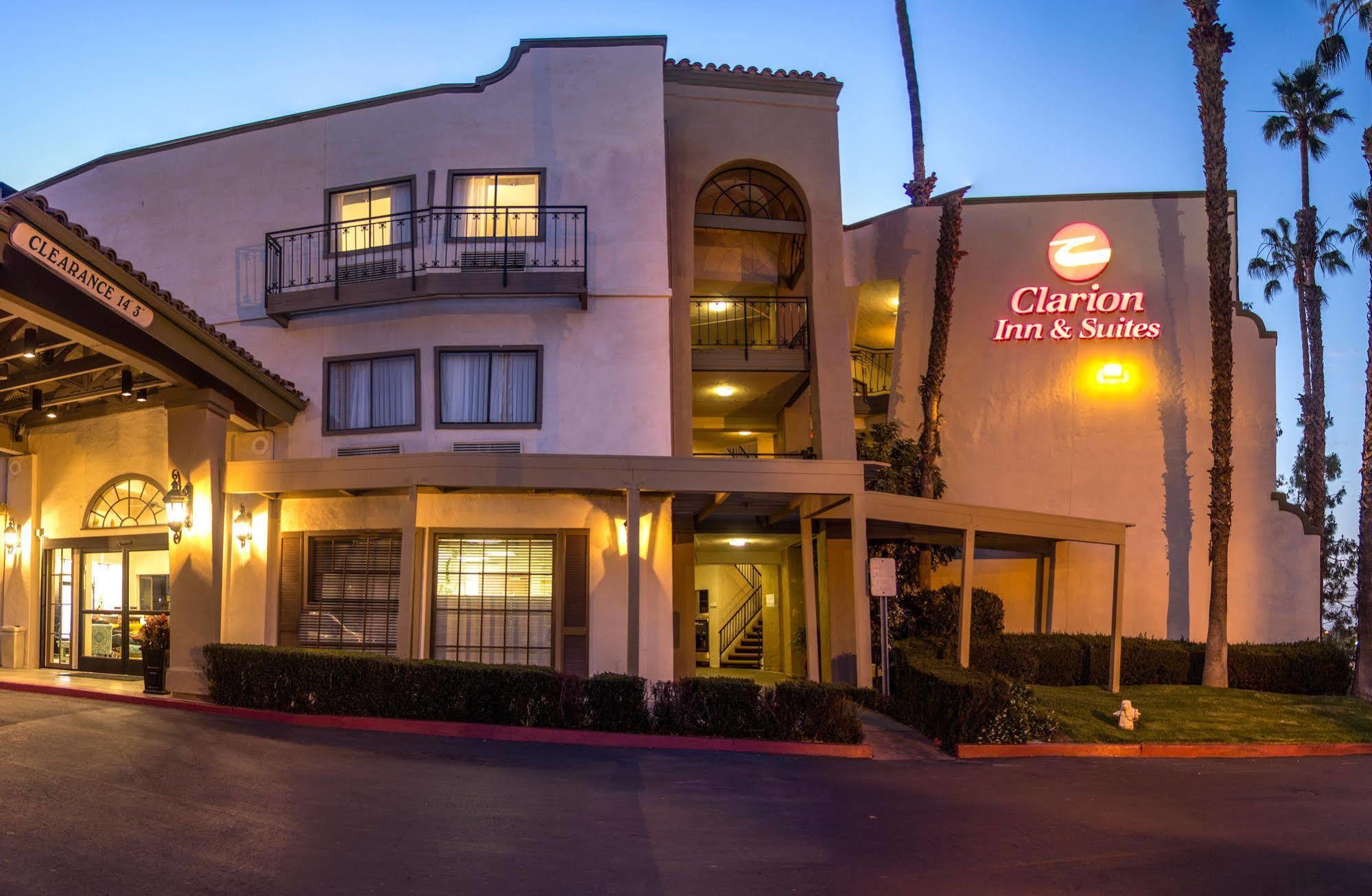 Comfort Inn & Suites Orange County John Wayne Airport Санта Ана Екстериор снимка
