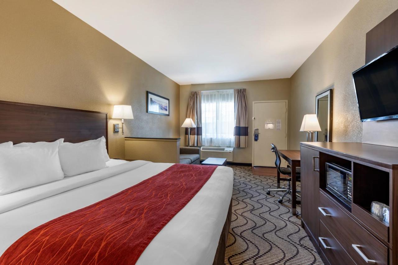 Comfort Inn & Suites Orange County John Wayne Airport Санта Ана Екстериор снимка